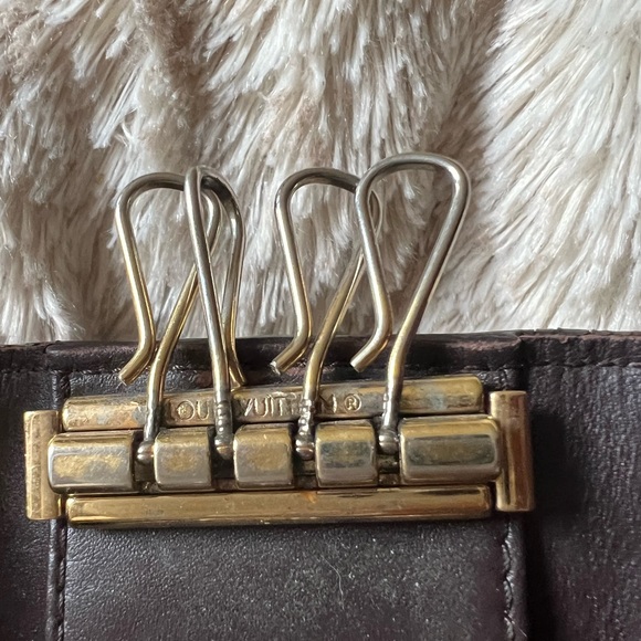 LOUIS VUITTON AUTHENTIC Amarante Monogram Vernis 4 Key Case - Picture 7 of 12